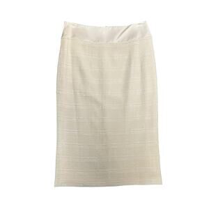 St. John Couture Ivory Textured Back Zip Fashion Fit Pencil Skirt Womens Size 2